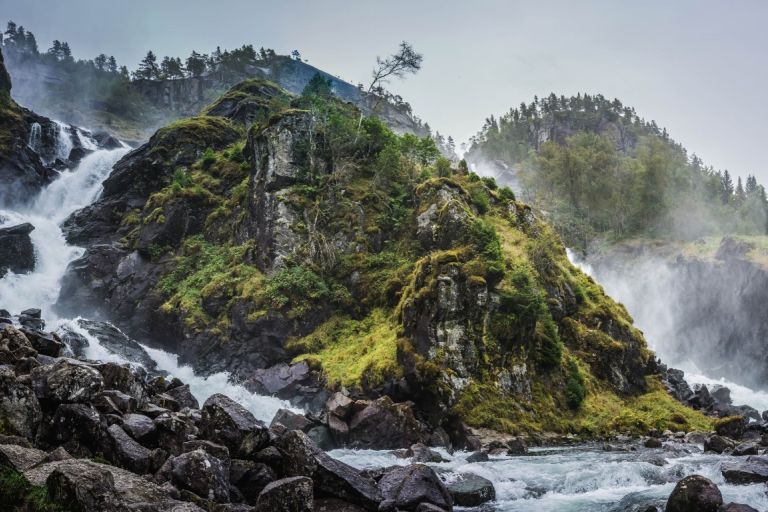 11 найкрасивіших водоспадів Норвегії, які вас причарують