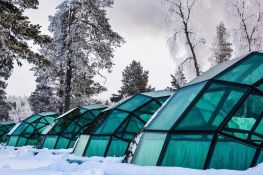 Північне сяйво в скляному іглу